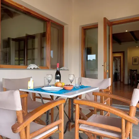 Spacious Mountain Appartement Paradeísion